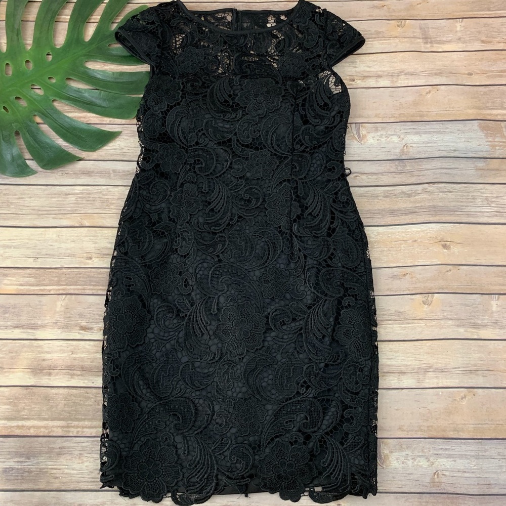 Adrianna Papell cap sleeve lace cocktail dress